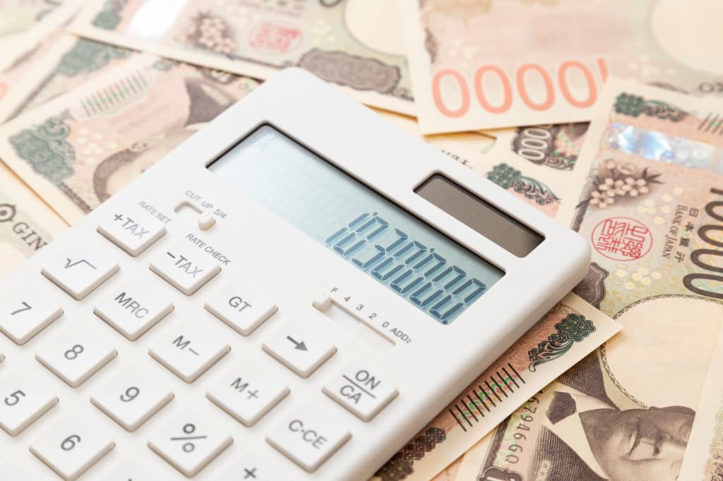 前歯をインプラントにする場合にかかる費用イメージ